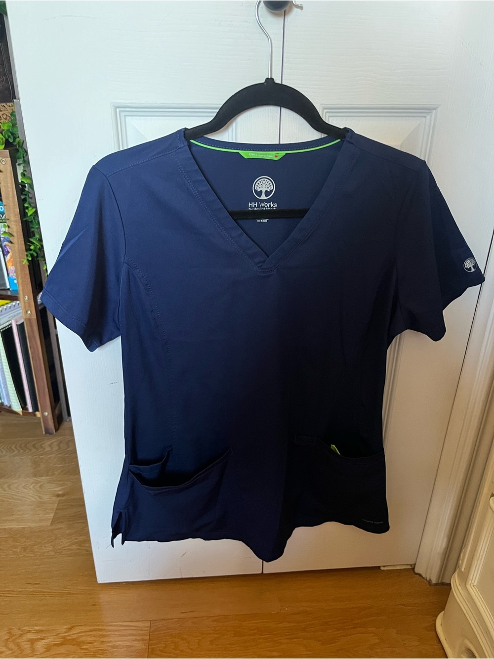 Healing Hands Two Sets of V-Neck Short Sleeve Scrubs Size Women’s Small
